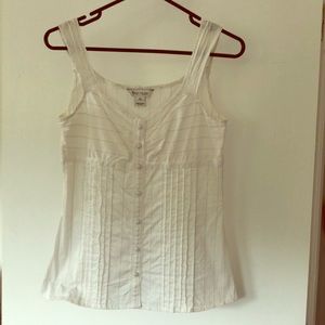 Adorable White House Black Market top XS